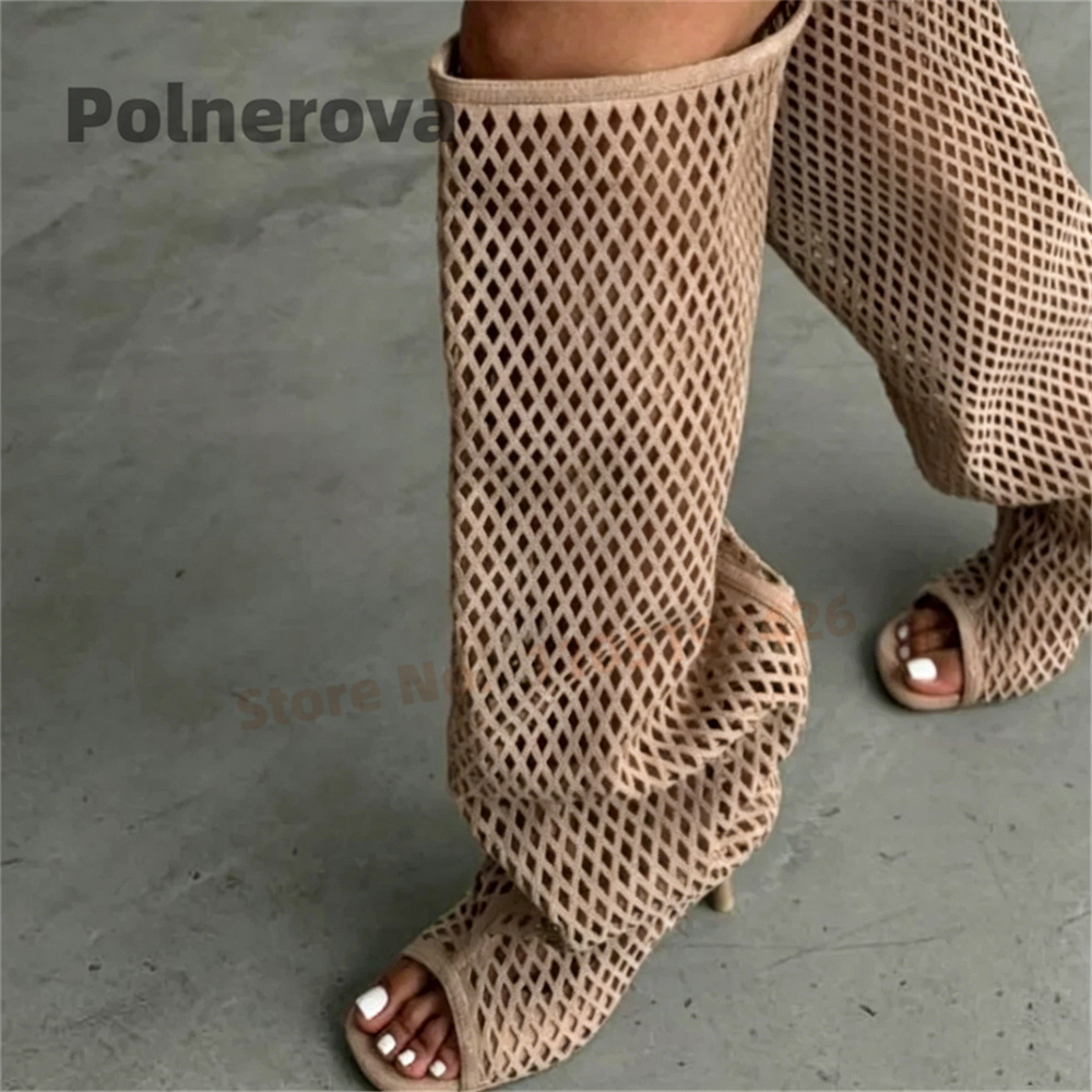 Street Fashion Female - Bottes hautes en cuir ajouré pour