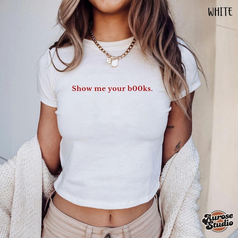 Street Fashion Show - Show Me Your B00ks T-Shirt imprimé