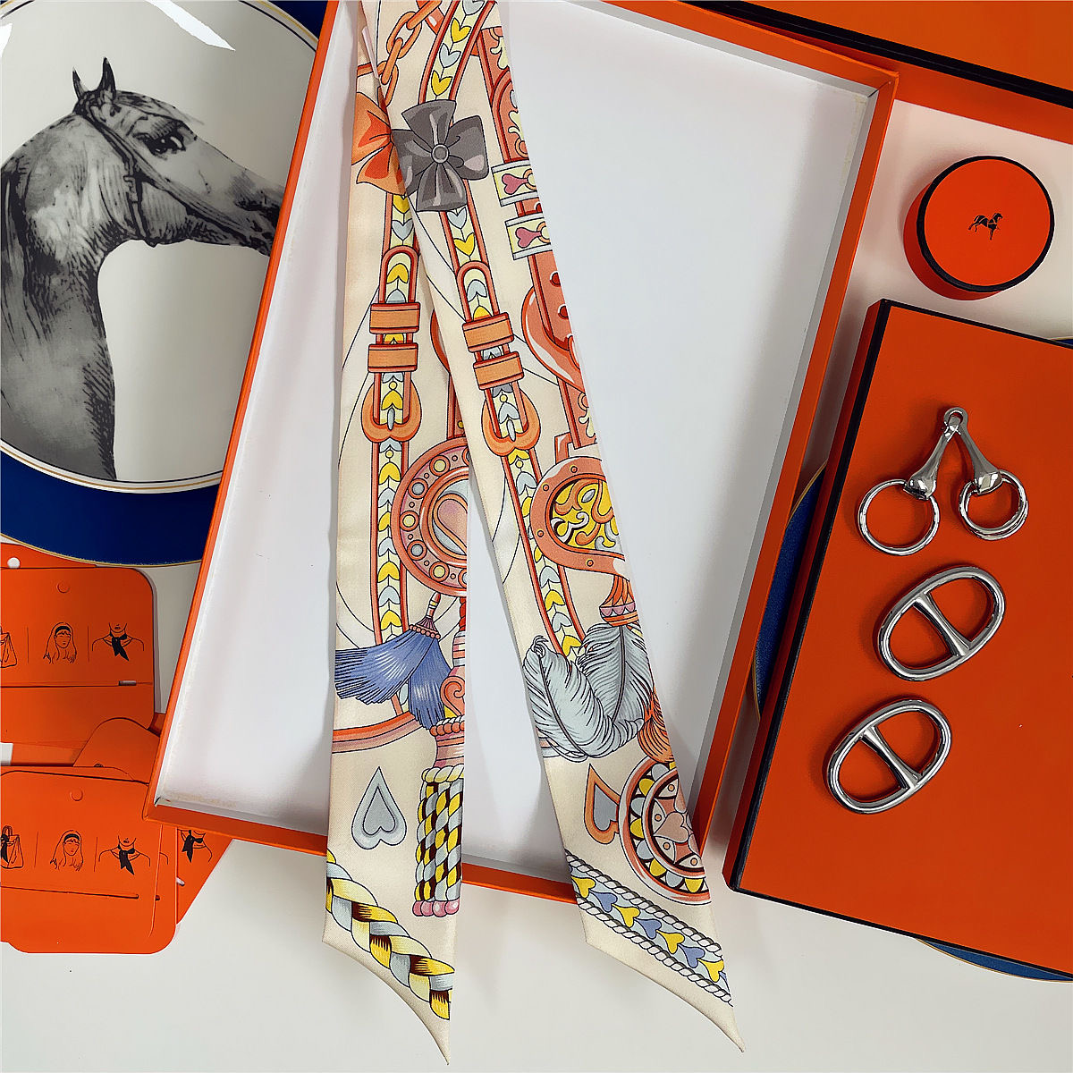 Écharpe en cuir avec cœur, nou - French Street Fashion avis et prix