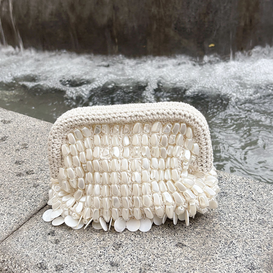 Pochette à perles tissée à la  - French Street Fashion avis et prix