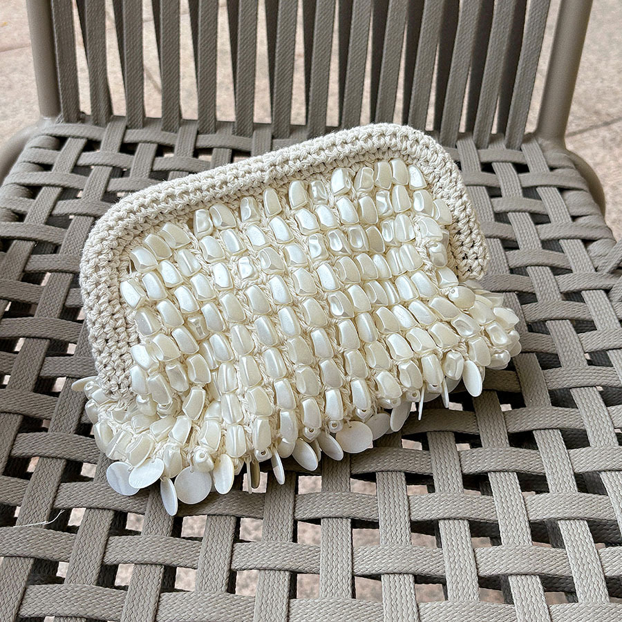 Pochette à perles tissée à la  - French Street Fashion avis et prix